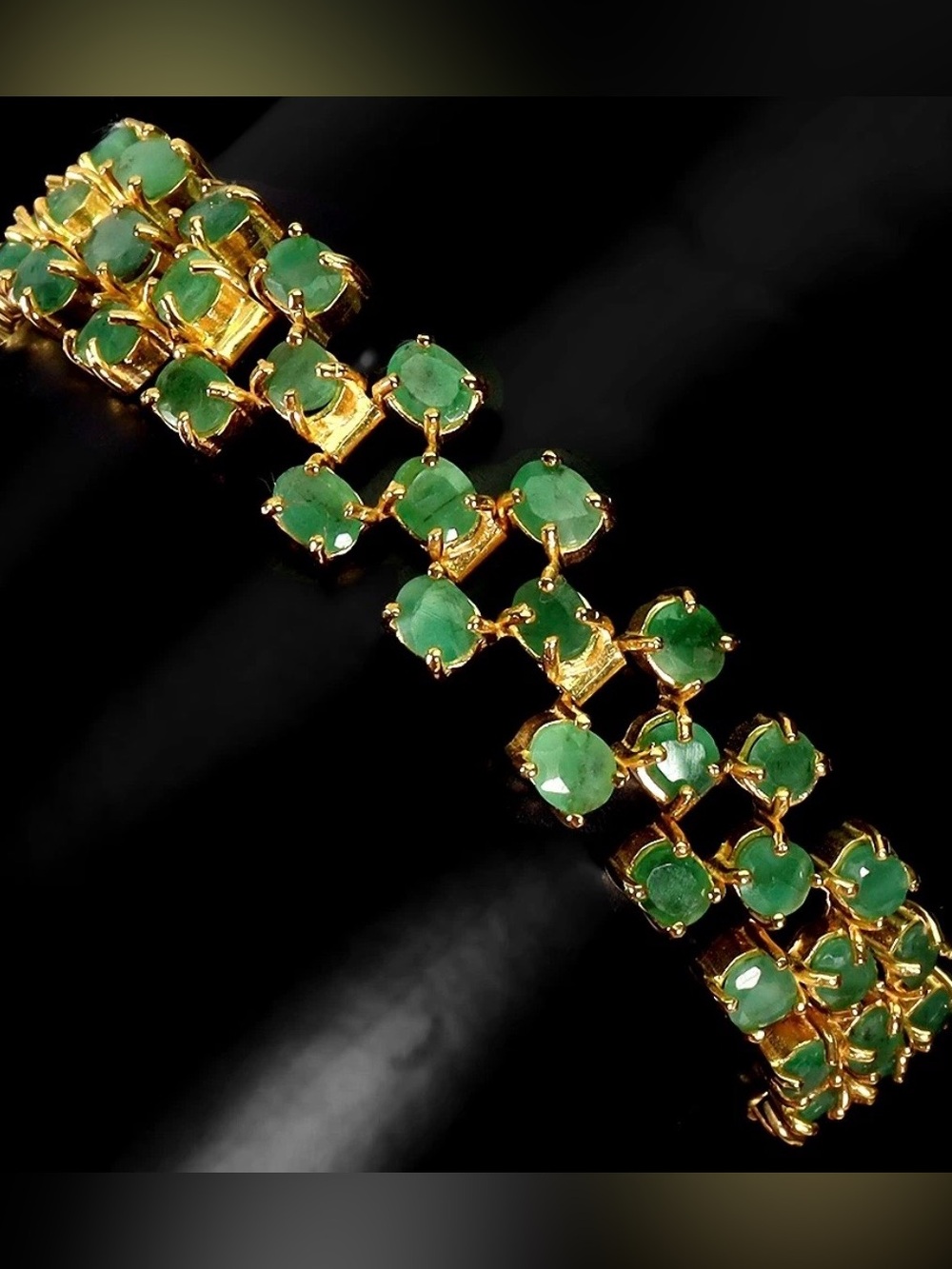 30.24ct Emerald Tennis Bracelet Completely Natural gemstones